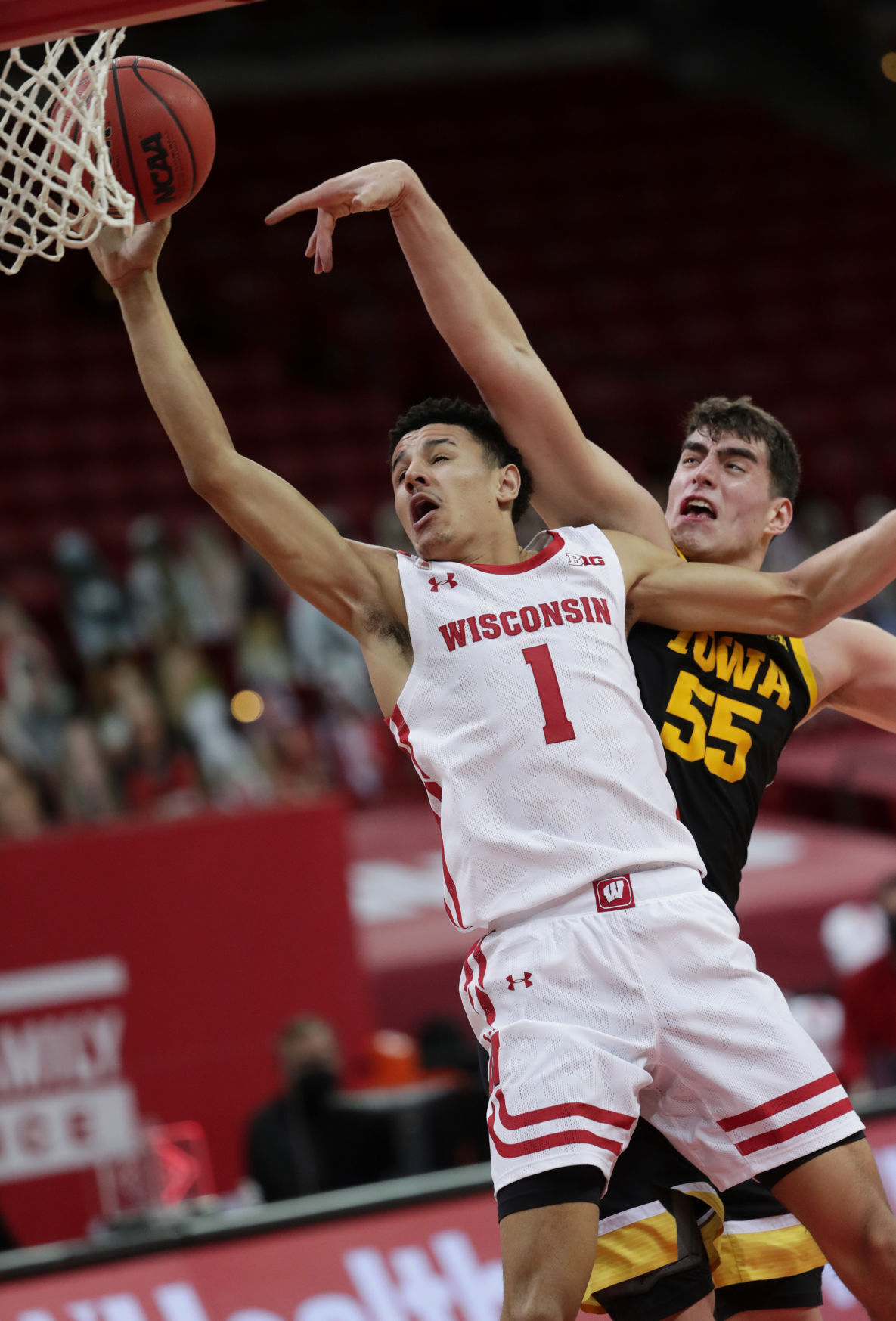 Iowa 77, UW 62